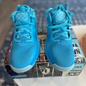 ADIDAS ••••••Men’s basketball shoes